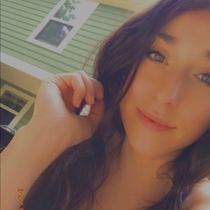 Meet your Posher, Dayana